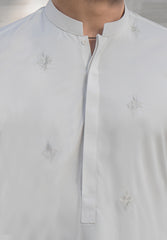 SIGNATURE WHITE EMBROIDERED KURTA PAJAMA